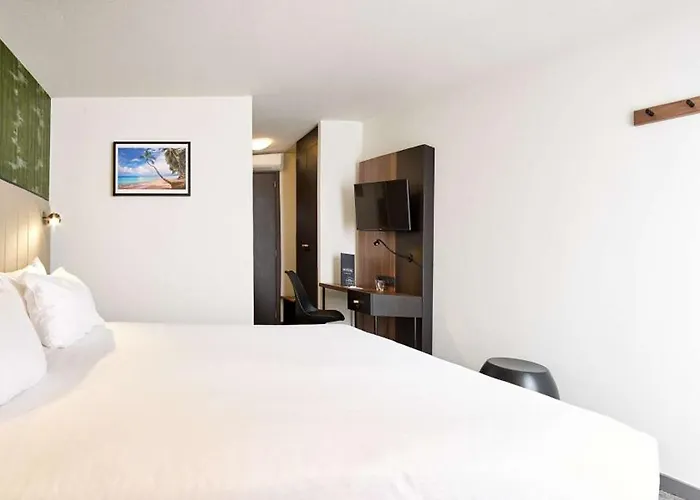 Western 3* 와브르